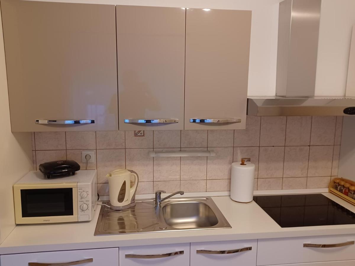 Apartmani Marijamagdalena Gračac Kültér fotó