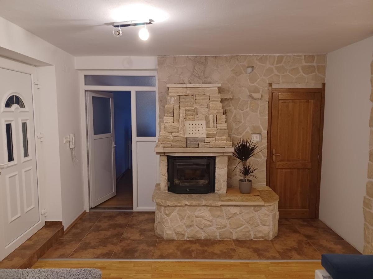 Apartmani Marijamagdalena Gračac Kültér fotó