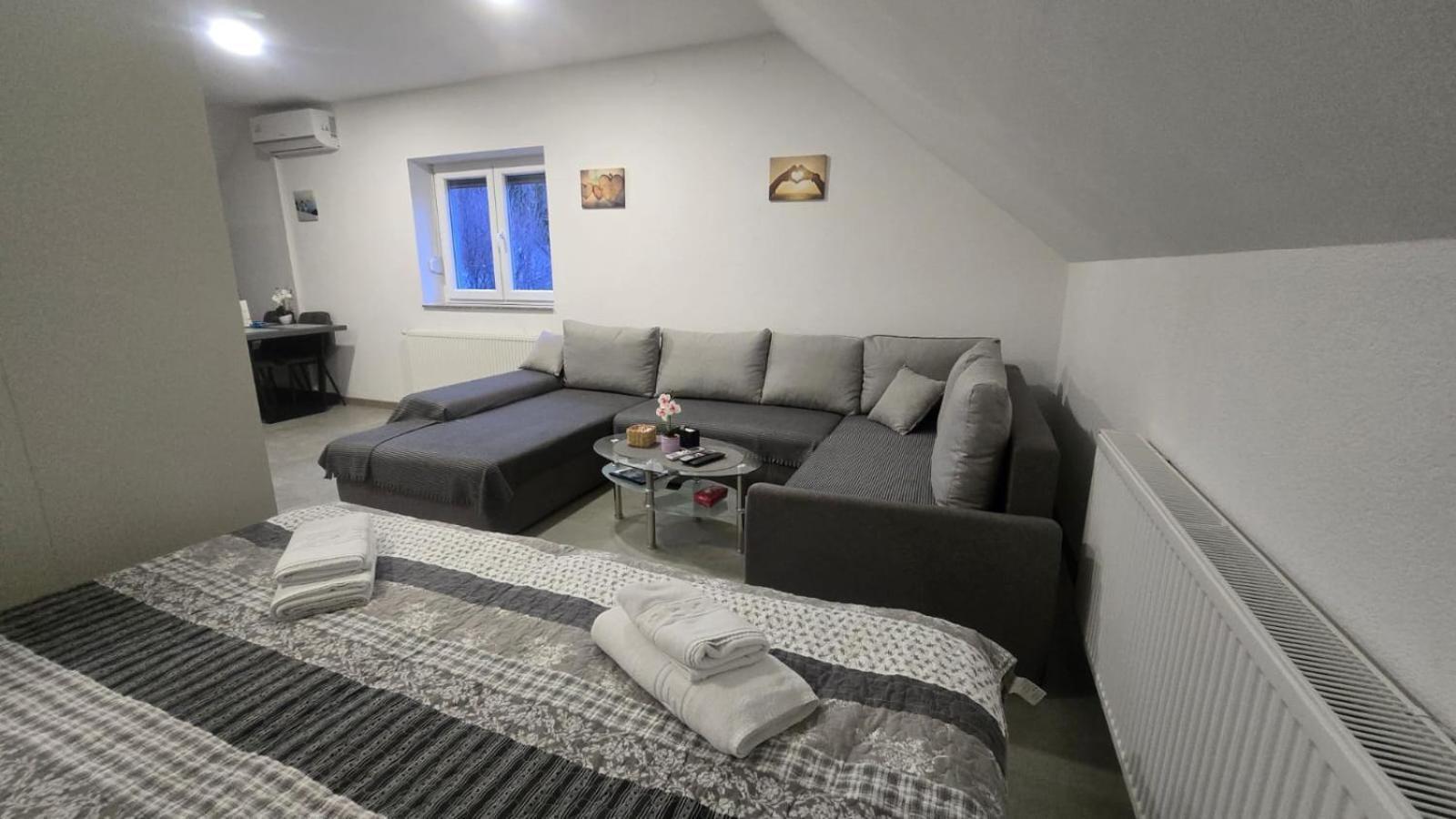 Apartmani Marijamagdalena Gračac Kültér fotó